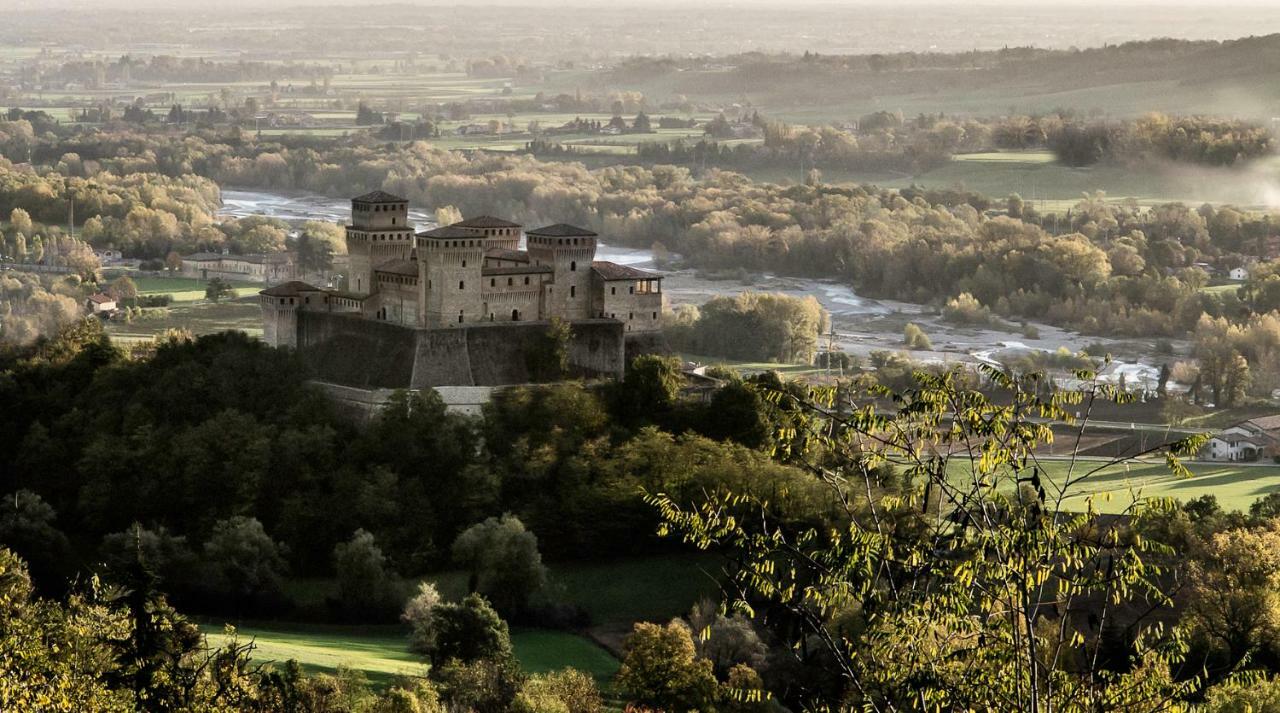 La Locanda Del Borgo Torrechiara Exterior photo